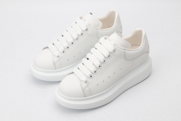 alex mcqu sneakers
