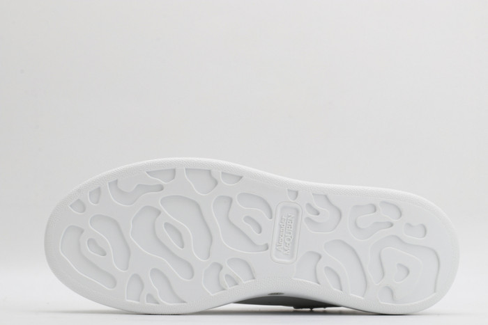 alex mcqu sneakers