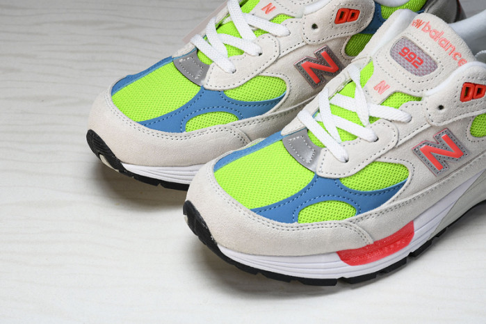 new Ba1an*e 992 white neon cyan m992da