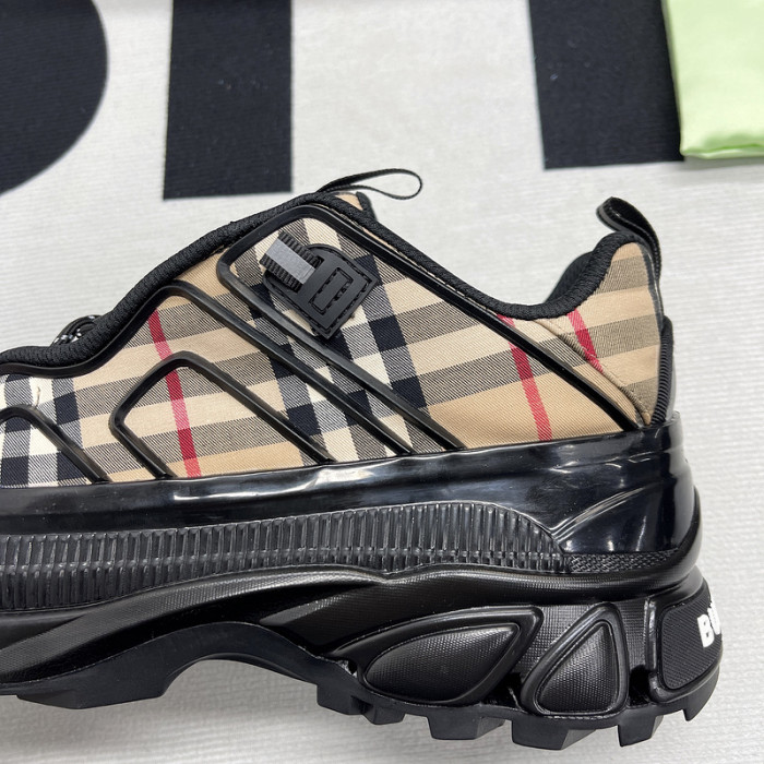 BUBERY SNEAKER