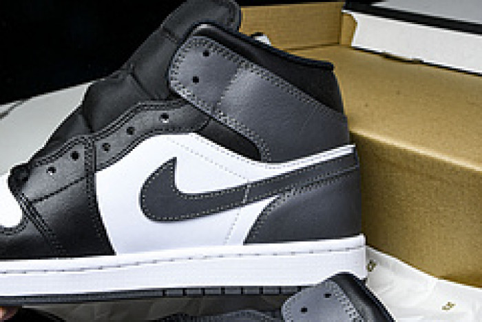 Jordan 1 Mid 