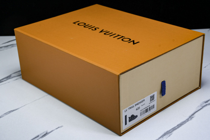 LOVT SNEAKER lv-256