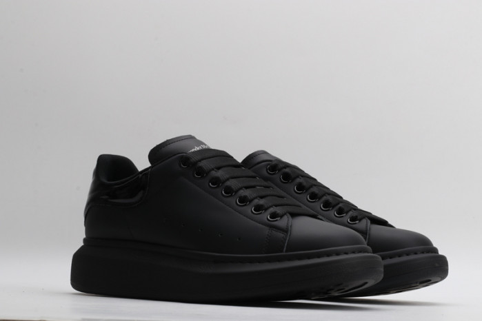 alex mcqu sneakers