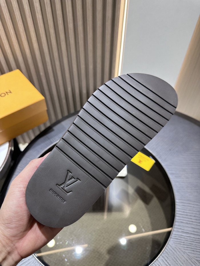 lovt sandal