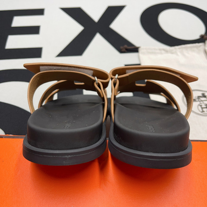 her slides 23060920