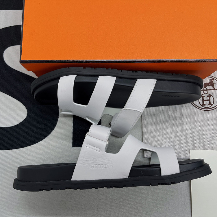 her slides 23060921