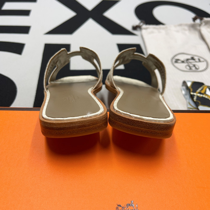 her slides 2306094