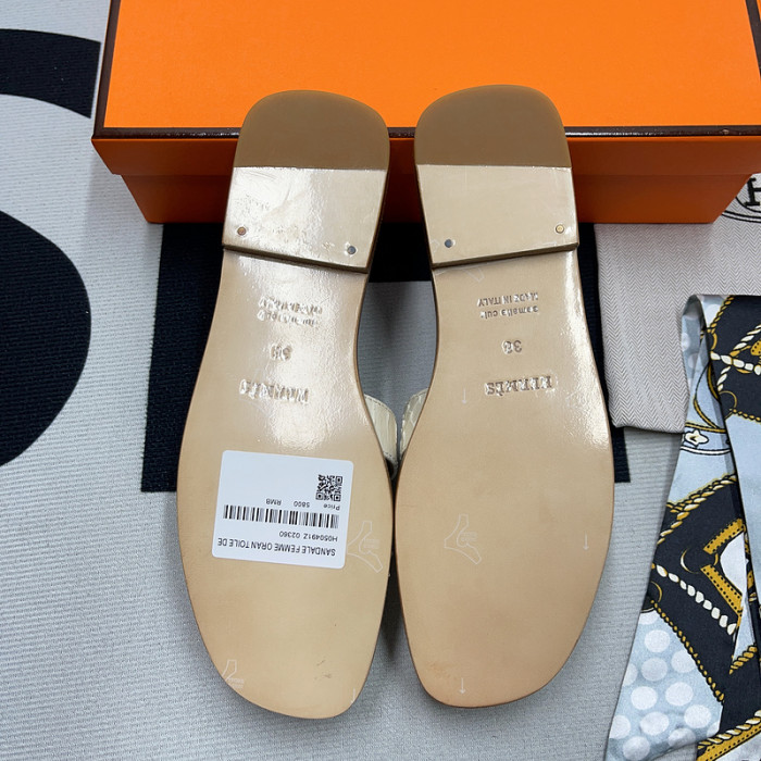 her slides 2306094