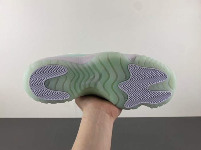 Air Jordan 11 Low “Igloo” AH7860-103